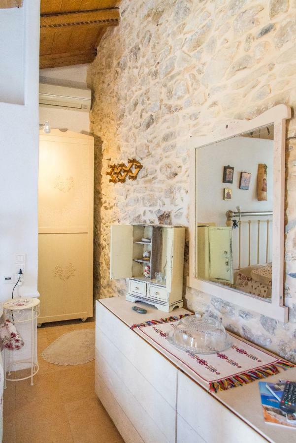 Private Studio In Historic House Lastros Dış mekan fotoğraf