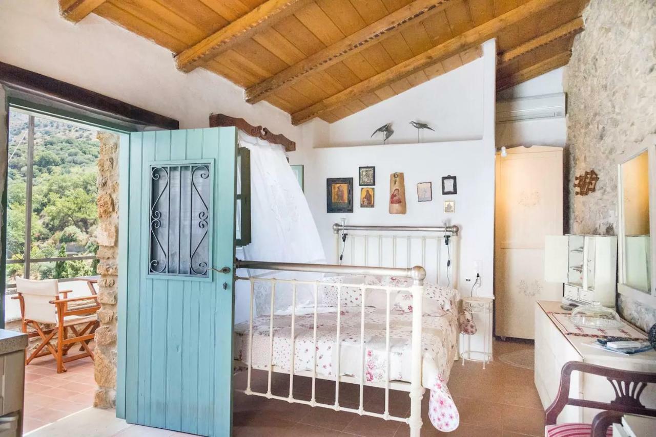Private Studio In Historic House Lastros Dış mekan fotoğraf